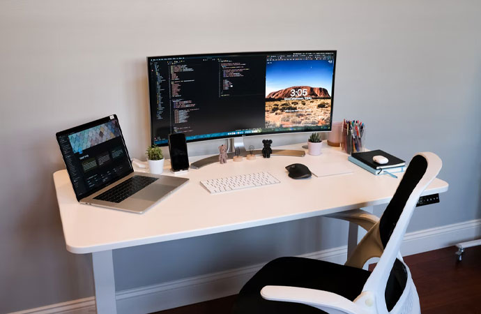 Keep Your Desk Tidy and Clean